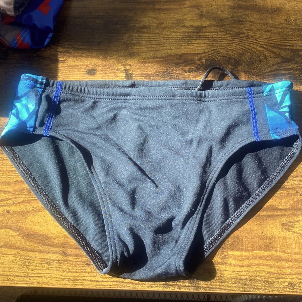 BB6 Mens speedo. Size 28. Worn twice last summer. Excellent condition.